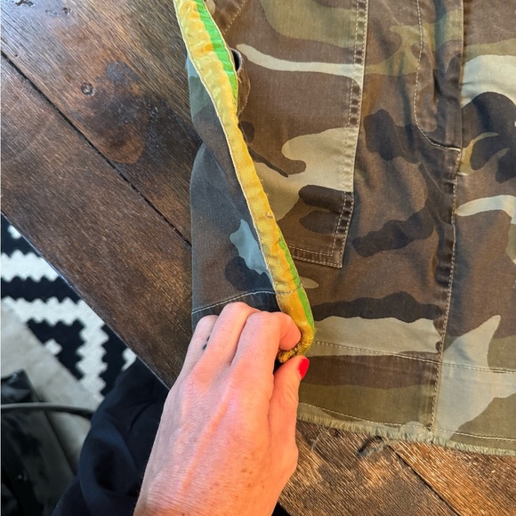 Revolve Nili Lotan Ilona Skirt in Camo,Neutral,Yellow Size 2 Like New OOS - Picture 5 of 7